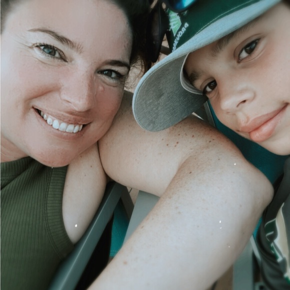 Meet your Posher, Lori - Picture 3 of 3